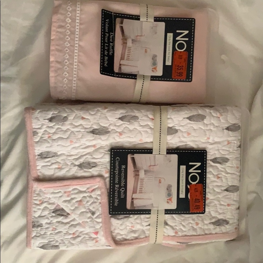 Nojo reversible quilt with pink dust ruffle
